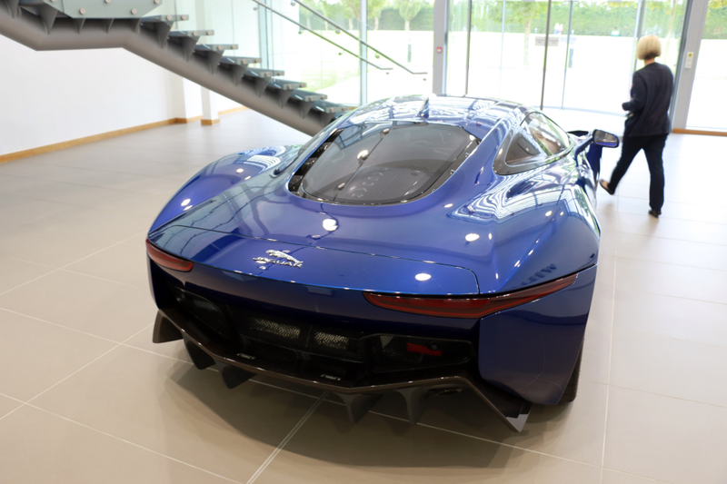 Illustration for article titled Can James Bond Push The Jaguar C-X75 Into Production?